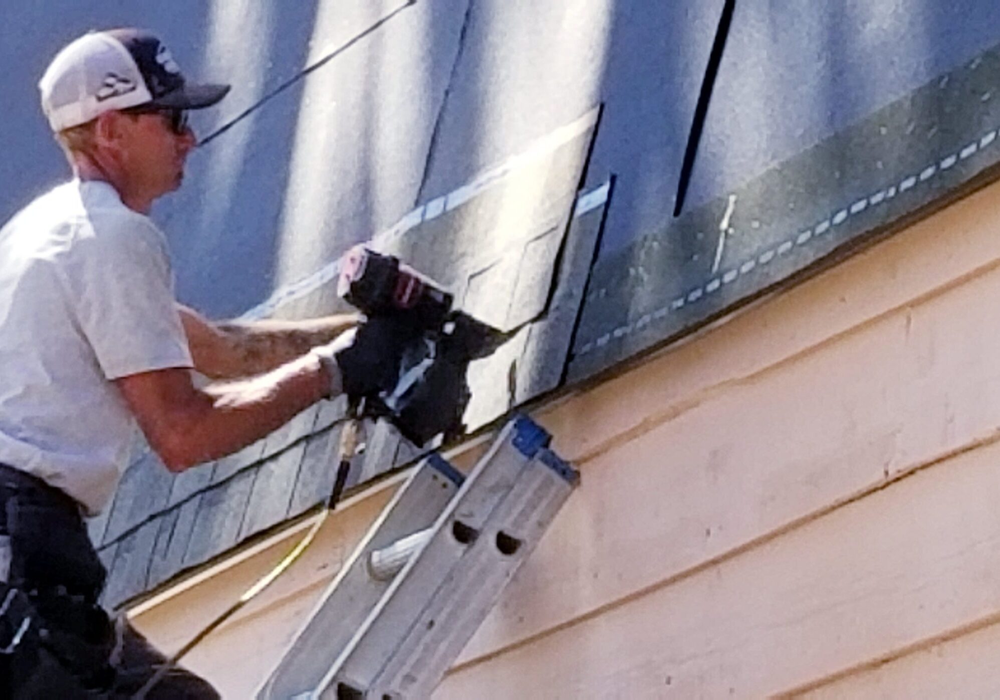 Reliable Roofing pros-min